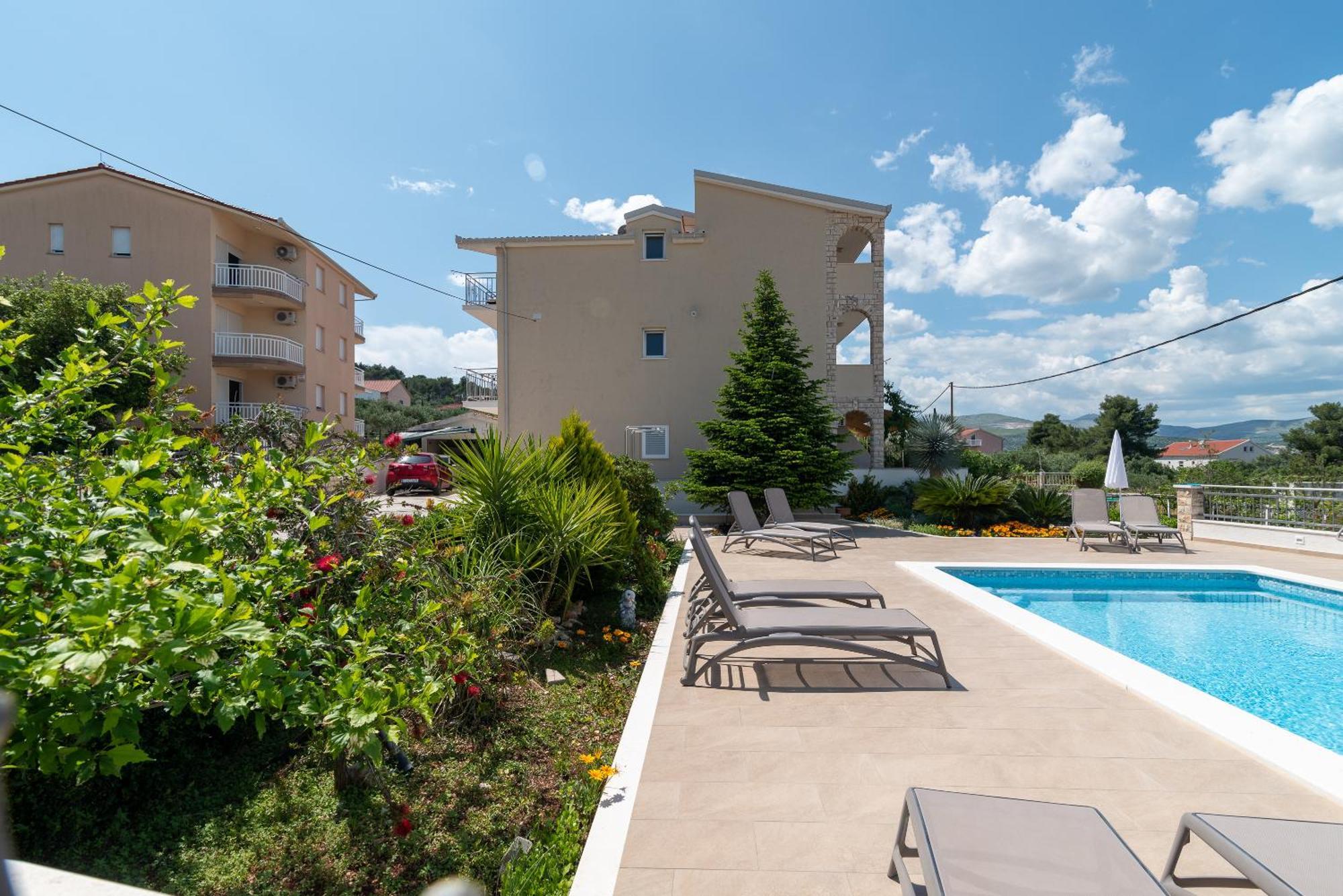 Apartments Brico - Heated Pool Trogir Exterior foto