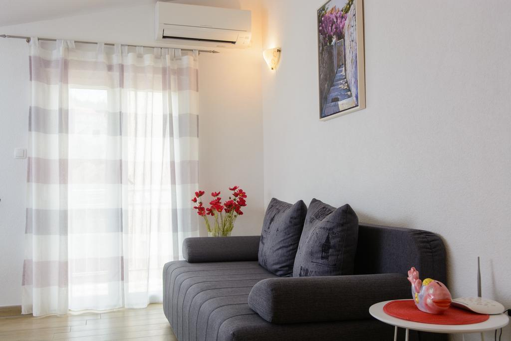 Apartments Brico - Heated Pool Trogir Exterior foto