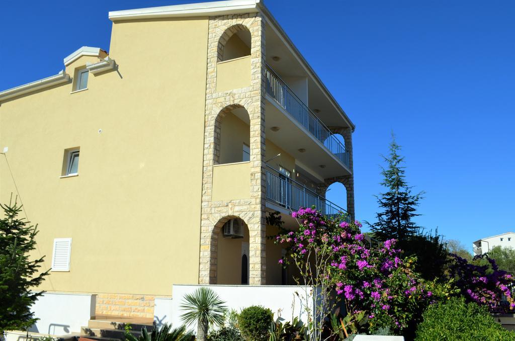 Apartments Brico - Heated Pool Trogir Exterior foto